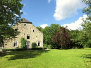 Zahrada ubytování Holiday Home in Luxembourg with Pool