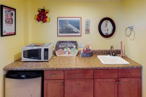 Imagen de la galería de Vincent VanGo to the Beach #13-H, en Hatteras