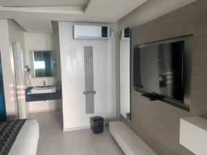 TV a/nebo společenská místnost v ubytování Motel Pedregal