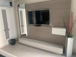 TV a/nebo společenská místnost v ubytování Motel Pedregal