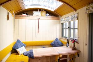 Gallery image of Little Plovers Shepherd Hut in Chichester