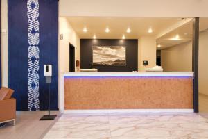 Fuajee või vastuvõtt majutusasutuses Scenic View Inn & Suites Moab