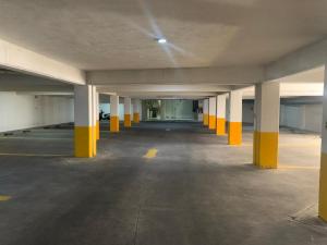 an empty parking lot with yellow columns in an empty parking garage at Motel Casablanca in Guadalajara