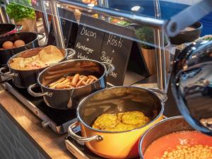 Makanan di atau berdekatan hotel