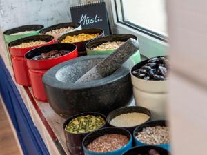 Makanan di atau berdekatan hotel