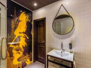 Bilik mandi di ibis Styles Dresden Neustadt