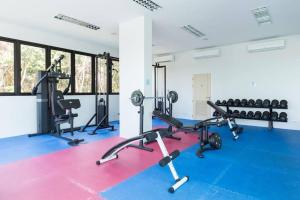The fitness centre and/or fitness facilities at Beach Style Condo Pool, Gym, 1100m To Great Beach.