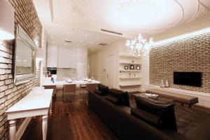 A television and/or entertainment centre at Pera Residence