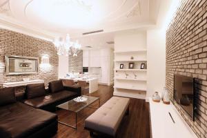 A seating area at Pera Residence