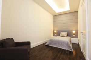 A bed or beds in a room at Pera Residence