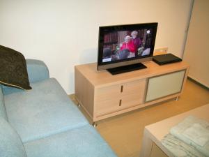 Телевизор и/или развлекательный центр в A209 Coralli Spa, Cyprus - Med View Studio