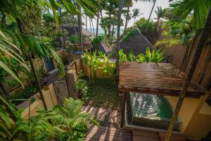 Aed väljaspool majutusasutust Buri Rasa Village Samui