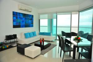 a living room with a couch and a table at MODERN 3 ALCOBAS APARTMENT in Cartagena de Indias