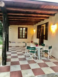a patio with a table and chairs on a checkered floor at Las Brisas casas de campo un lugar para soñar in San Antonio de Arredondo