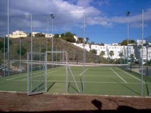 モハカルにある3 Bed Apartment to rent in Mojácar, Spain.のテニスコート