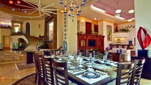 Restoran atau tempat lain untuk makan di Truly one of the finest villa for rent in Puerto Vallarta
