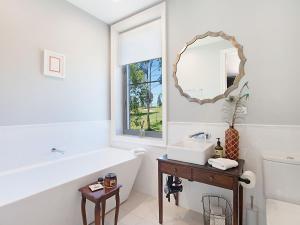 Fotografie z fotogalerie ubytování Block Eight Estate Water View Villa v destinaci Belford + 18 fotografií