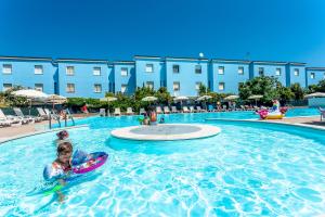 Bazén v ubytování Long Beach Village Residence sul mare spiaggia privata inclusa nebo v jeho okolí