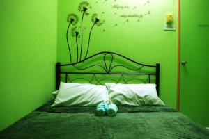 Giường trong phòng chung tại Colourful homestay - (near jeti sky mirror)