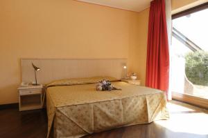 Postel nebo postele na pokoji v ubytování Serravalle Golf Hotel