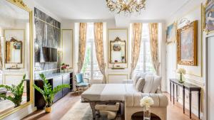 Gallery image of Royale 3 Bedroom, 2 Bathroom Apartment With AC - Louvre in Paris
