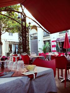 Restoran atau tempat lain untuk makan di Les Esclafidous, centre ville- Proche Arènes & Maison Carrée