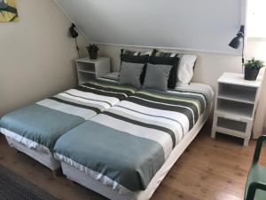 a bedroom with a large bed with blue and white sheets at Apartment Zonnehoek in Aagtekerke