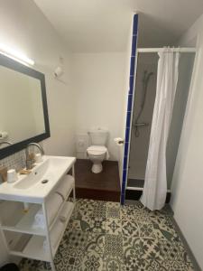 Koupelna v ubytování Boutique Hotel Lumaa Marinero