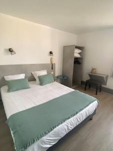 Postel nebo postele na pokoji v ubytování Boutique Hotel Lumaa Marinero