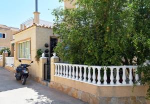 トレビエハにあるStudio with shared pool enclosed garden and wifi at Torrevieja 1 km away from the beachのギャラリーの写真