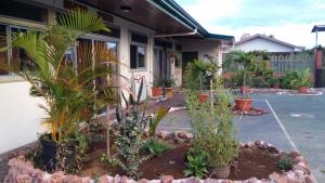 Vườn quanh Top of the Mountain, new American owned Gated modern Lodge