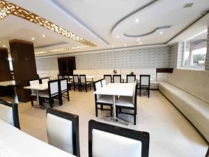 Restoran või mõni muu söögikoht majutusasutuses Hotel SS Palace +27 fotot