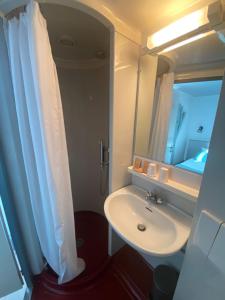 Koupelna v ubytování Boutique Hotel Lumaa Marinero