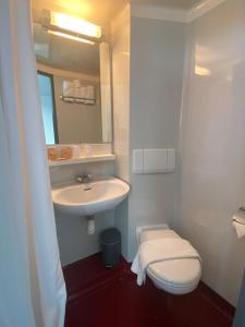 Koupelna v ubytování Boutique Hotel Lumaa Marinero