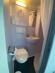 Koupelna v ubytování Boutique Hotel Lumaa Marinero