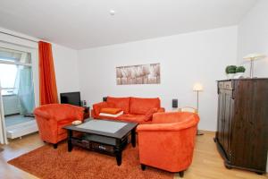 Posezení v ubytování hafennahe Ferienwohnung mit Balkon und Meerblick - Hafenhäuser Wiek Wohnung 14