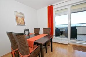 Fotografie z fotogalerie ubytování hafennahe Ferienwohnung mit Balkon und Meerblick - Hafenhäuser Wiek Wohnung 14 v destinaci Wiek auf Rügen 
