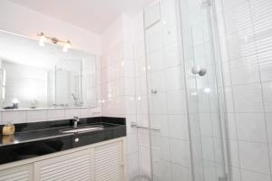 Koupelna v ubytování hafennahe Ferienwohnung mit Balkon und Meerblick - Hafenhäuser Wiek Wohnung 14