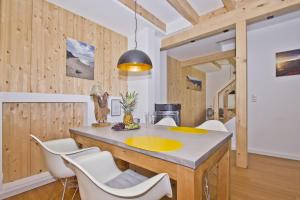 Fotografie z fotogalerie ubytování strandnah,modernes Haus mit eigener Sauna, Garten, Terrasse - Ferienhaus SagaSol v destinaci Wiek auf Rügen 