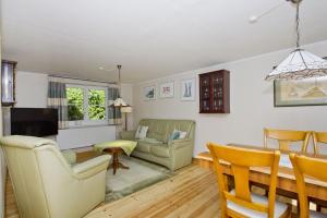 Posezení v ubytování strandnahe Idylle am Meer, private Badestelle mit Strandkorb - Gutshof Ostseeblick FeWo Nr 02