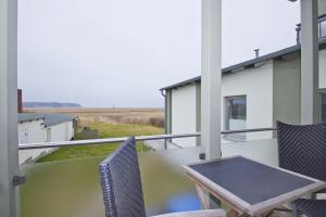 Balkón nebo terasa v ubytování Balkon mit Meerblick, ruhige Lage - Ferienhaus Distelfink FeWo 02