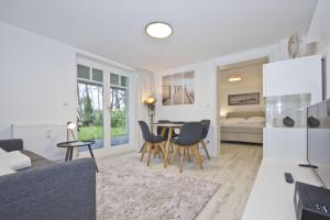 Posezení v ubytování moderne Ferienwohnung mit Sauna und Terrasse - Ferienresidenz Zwei Bodden 112