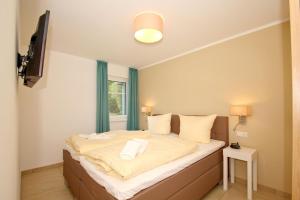 Postel nebo postele na pokoji v ubytování strandnahe FeWo mit Terrasse, gratis Nutzung vom AHOI Erlebnisbad und Sauna in Sellin - Rex Rugia FeWo 11-3 + 14 fotografií