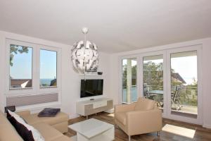 TV a/nebo společenská místnost v ubytování mit Meerblick und Balkon, gratis Nutzung vom AHOI Erlebnisbad und Sauna in Sellin - Meeresblick FeWo 64