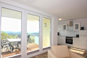 Kuchyň nebo kuchyňský kout v ubytování mit Meerblick und Balkon, gratis Nutzung vom AHOI Erlebnisbad und Sauna in Sellin - Meeresblick FeWo 64