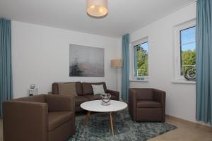 Posezení v ubytování strandnahe FeWo mit Balkon, gratis Nutzung vom AHOI Erlebnisbad und Sauna in Sellin - Rex Rugia FeWo 13-5