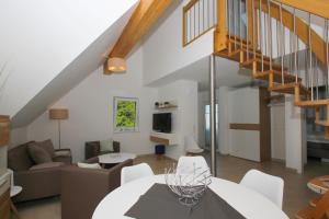 Posezení v ubytování strandnahe FeWo mit Balkon, gratis Nutzung vom AHOI Erlebnisbad und Sauna in Sellin - Rex Rugia FeWo 13-5
