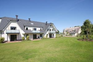 Afbeelding uit fotogalerij van strandnahe FeWo mit Balkon, gratis Nutzung vom AHOI Erlebnisbad und Sauna in Sellin - Rex Rugia FeWo 30-5 in Lobbe