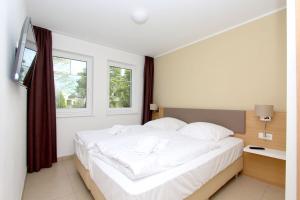 Postel nebo postele na pokoji v ubytování strandnahe FeWo mit Terrasse, gratis Nutzung vom AHOI Erlebnisbad und Sauna in Sellin - Rex Rugia FeWo 14-2 + 13 fotografií