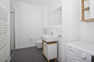 Koupelna v ubytování moderne Ferienwohnung mit eigener Terrasse - Haus Inselwind FeWo MEERsand